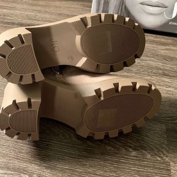 NWOT JLO Emalee Bootie - Picture 3 of 3